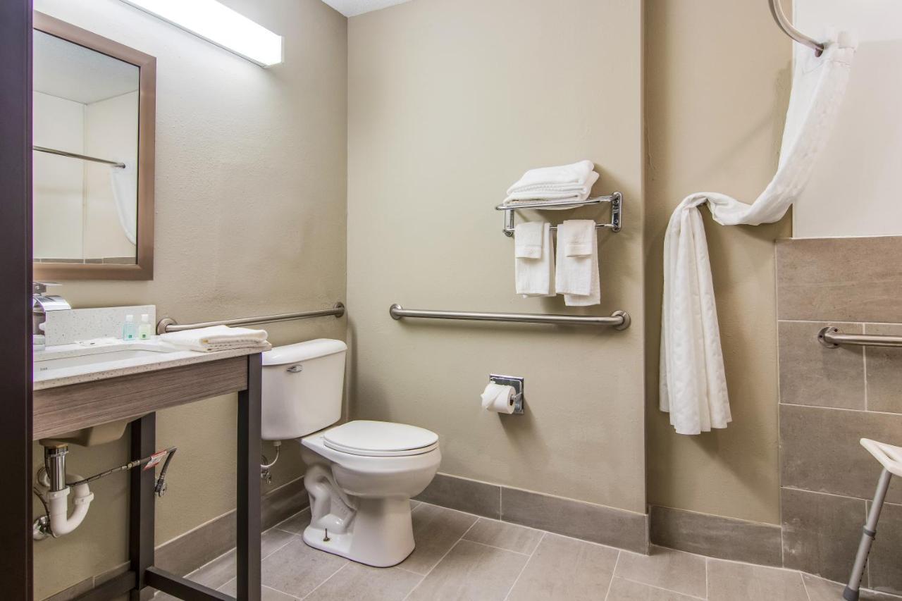 Quality Inn & Suites Grove City-Outlet Mall Exterior foto