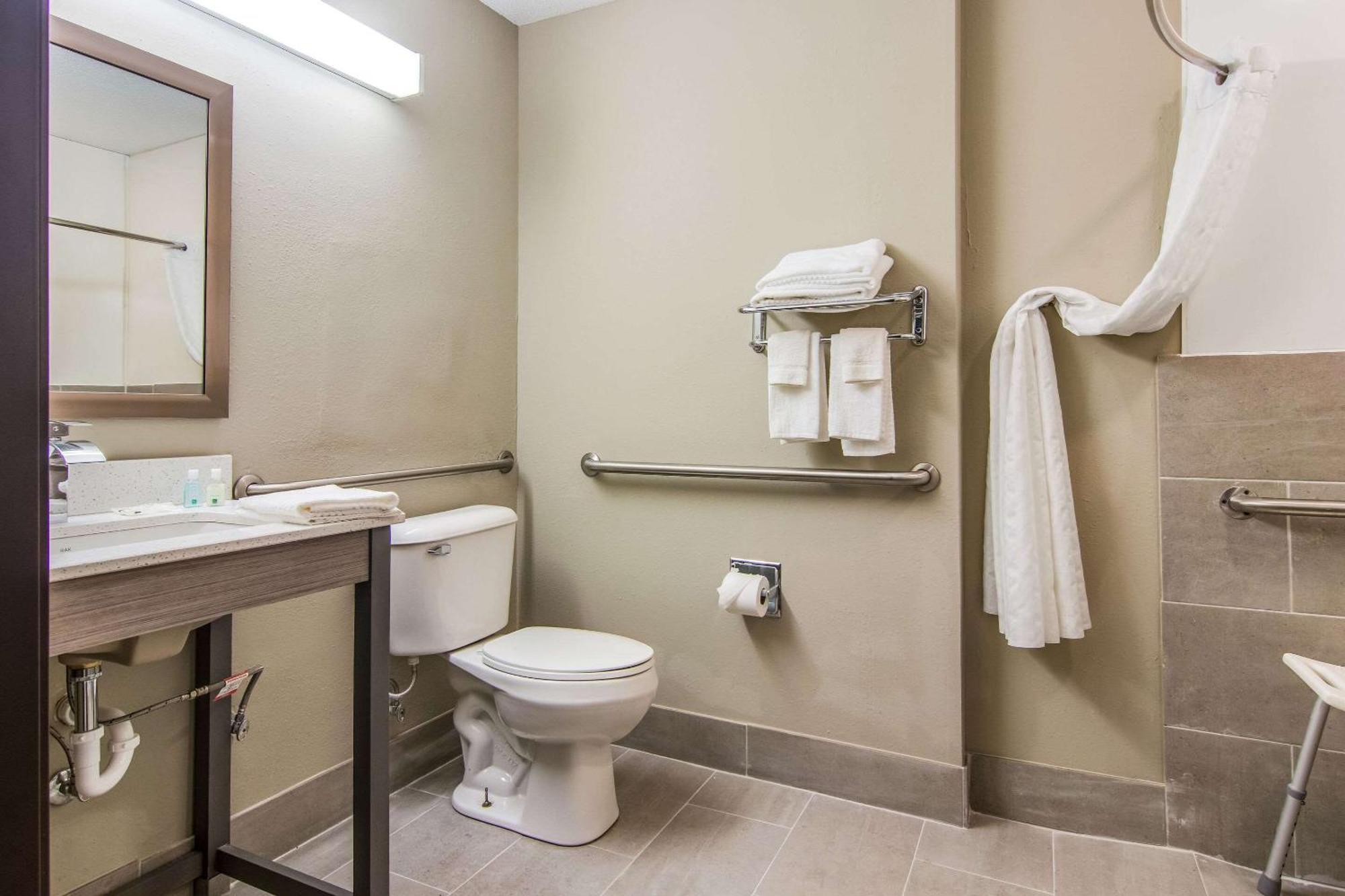 Quality Inn & Suites Grove City-Outlet Mall Exterior foto